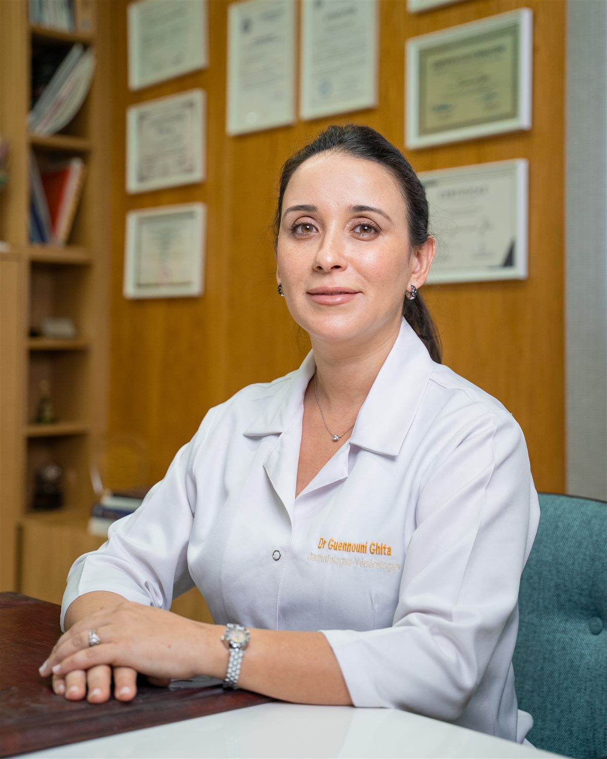 Portrait du Dr Ghita Guennouni, dermatologue