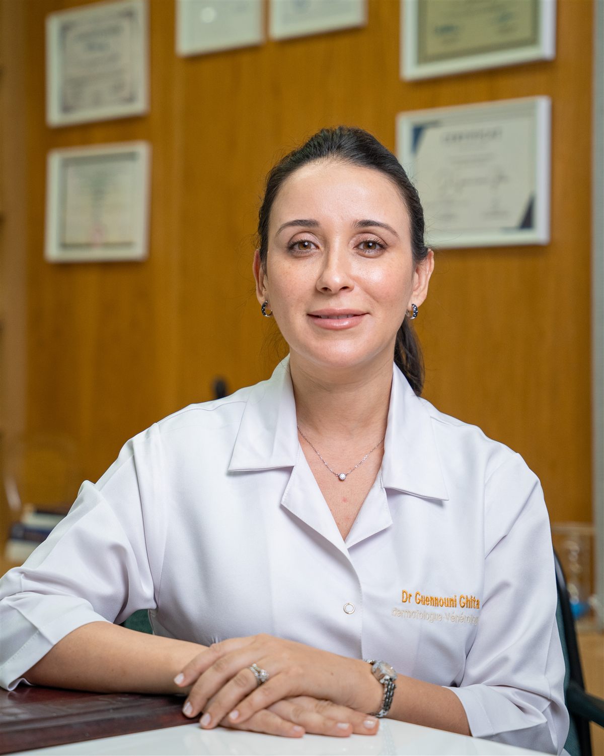 Portrait du Dr Ghita Guennouni, dermatologue